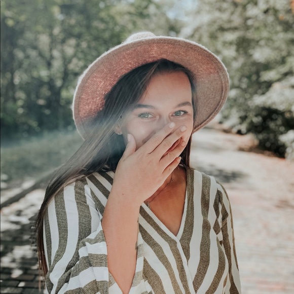 Meet your Posher, Marlene - Picture 3 of 4